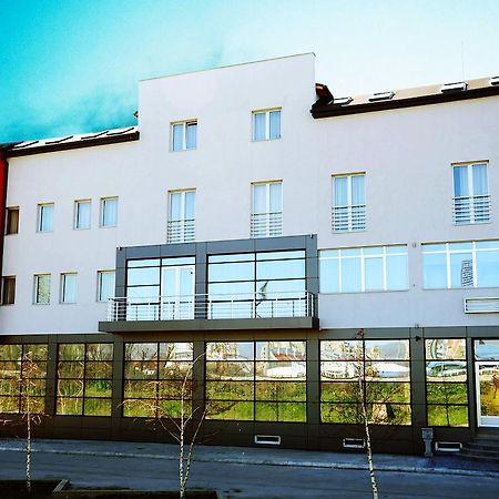 Garni Hotel Crystal Ice Ni Eksteriør bilde