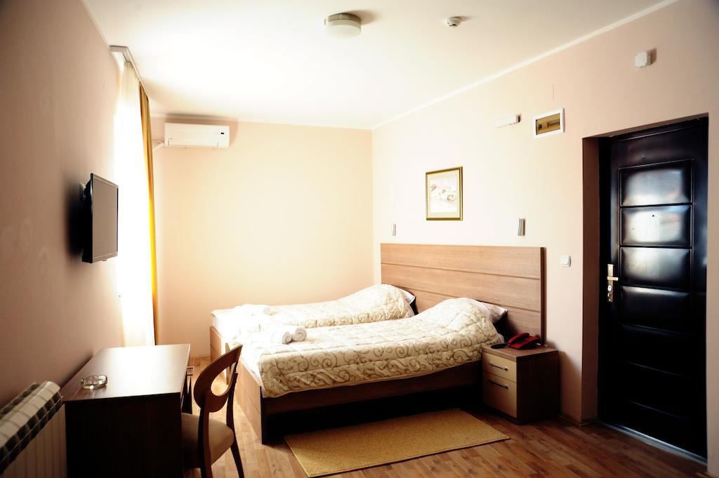 Garni Hotel Crystal Ice Ni Rom bilde