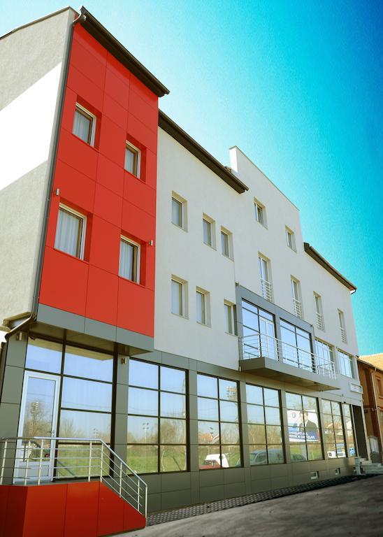 Garni Hotel Crystal Ice Ni Eksteriør bilde