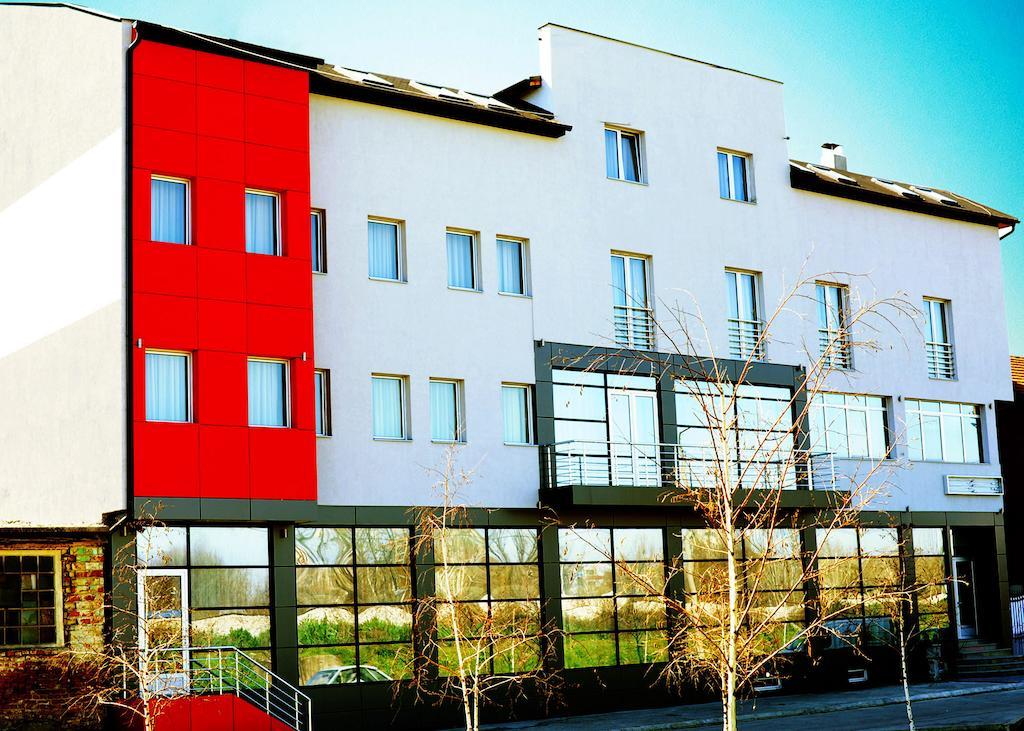 Garni Hotel Crystal Ice Ni Eksteriør bilde