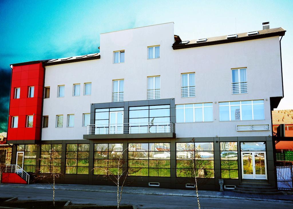 Garni Hotel Crystal Ice Ni Eksteriør bilde